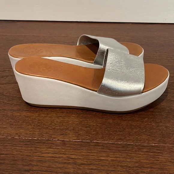Vince Camuto Women’s Silver Platform Slides Size 10 - Picture 4 of 9